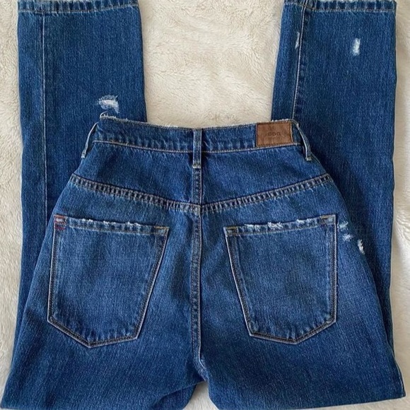 BDG | Distressed Straight Leg Jeans - Picture 4 of 4